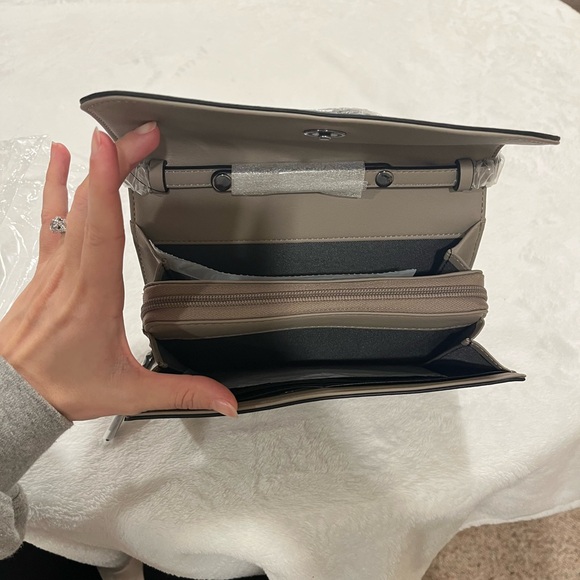 Simply Vera Vera Wang Signature Mini
Crossbody Bag - BRAND NEW - Picture 6 of 7